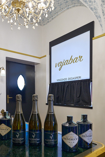 unsere Getränke-Theke im hinteren Teil des restaurants - der sog. Vajabar