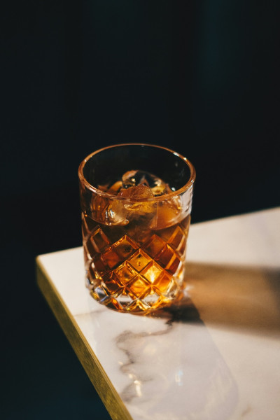 Glas Whiskey on the Rocks